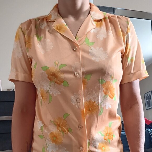 Vintage 70s Peach Floral Blouse Short Sleeve Button-Up - Picture 1 of 4